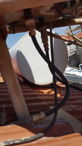 תיקון צינור שהתפוצץ בדוד